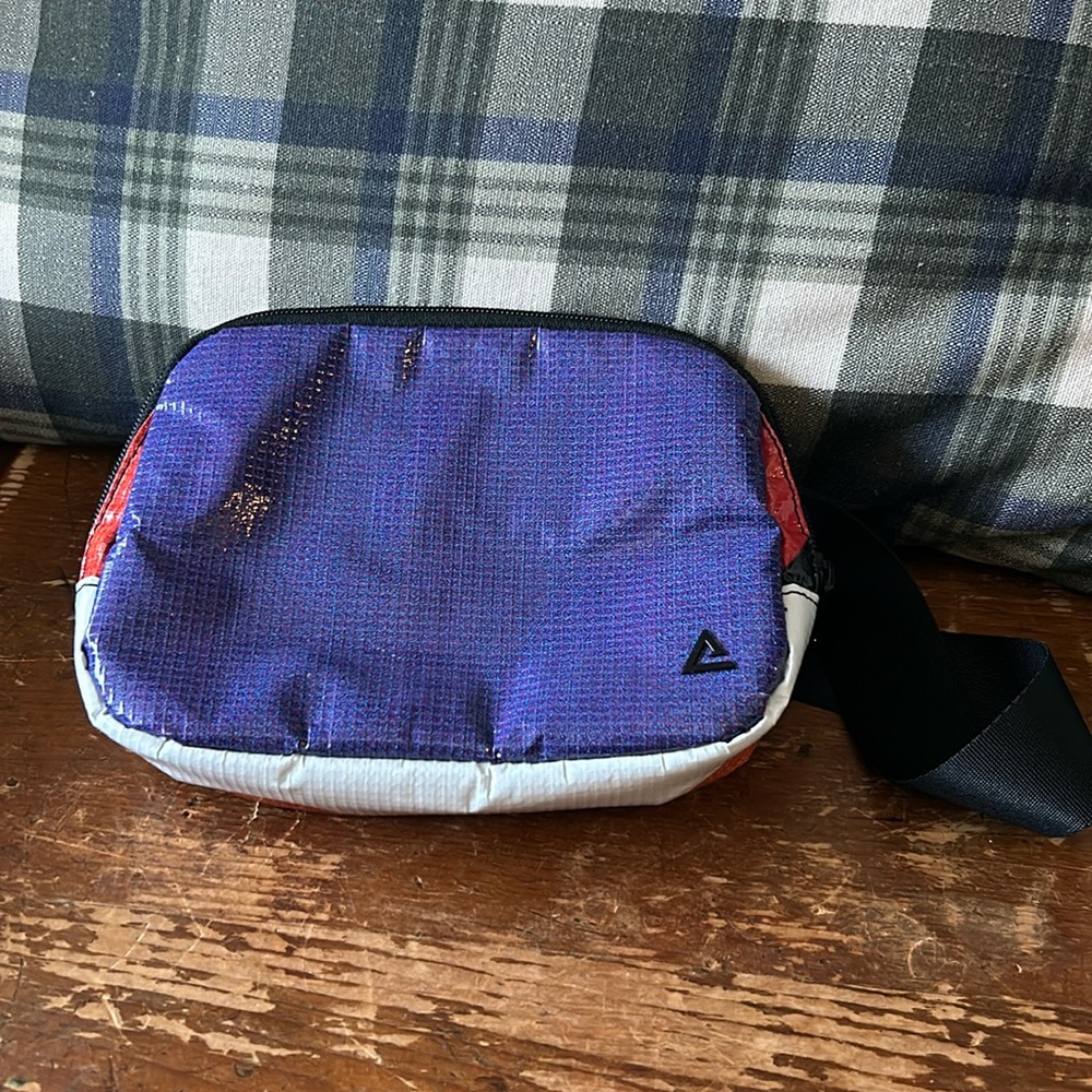 RAREFORM ZION SLING BAG